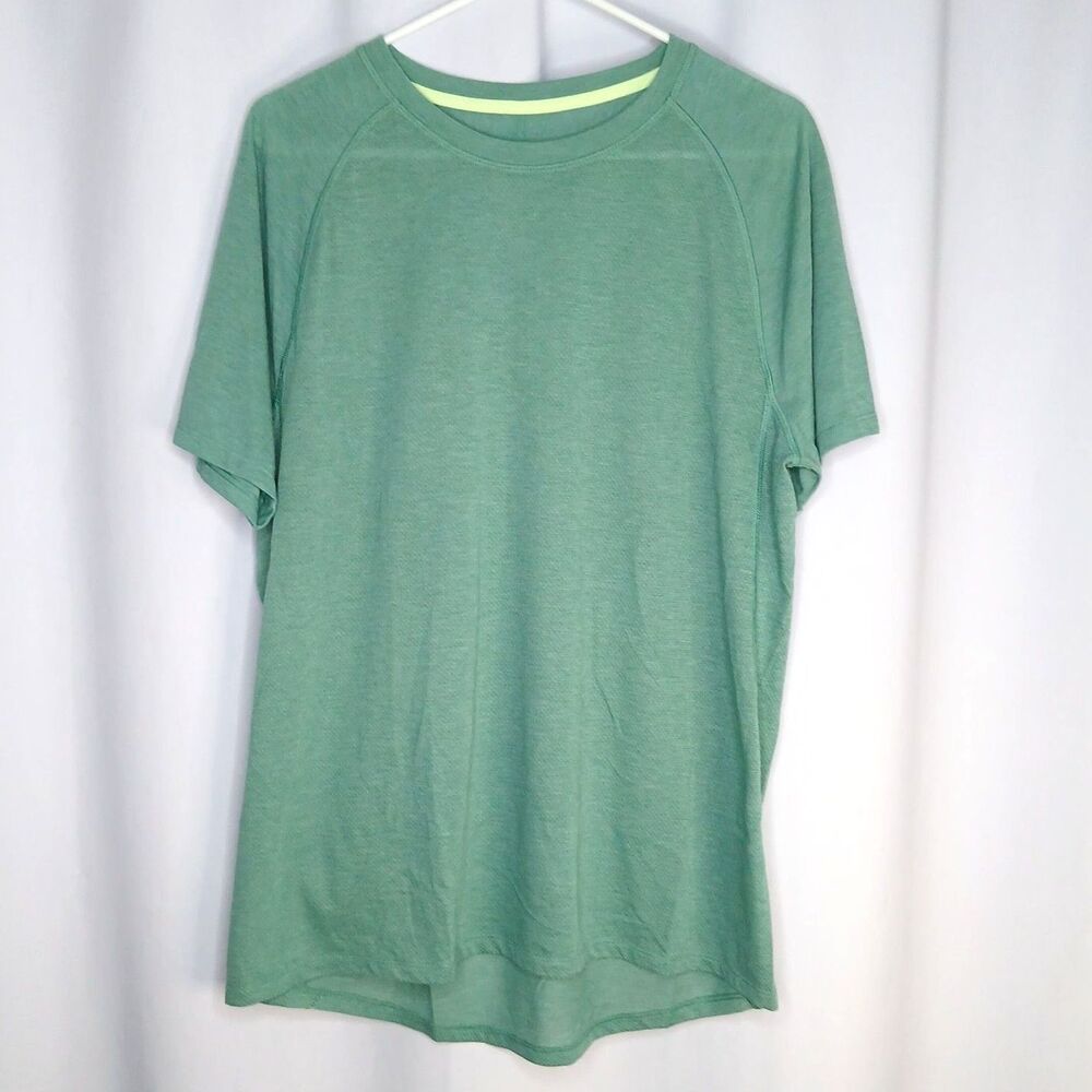 All in Motion Short Sleeve T-Shirt Athletic Performance Lightweight Mens Large